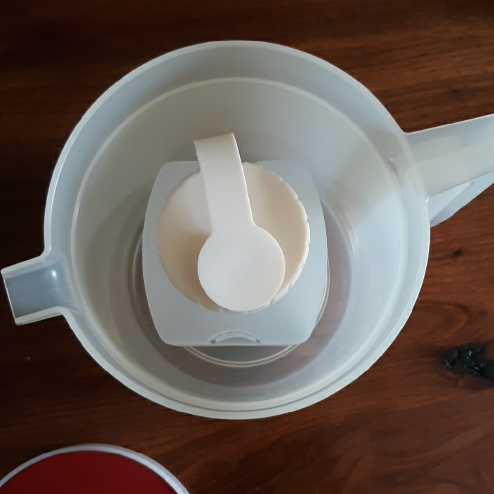 Tupperware  Pitcher - Picture 9 of 9